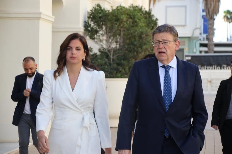 La vicealcaldesa de Valncia, Sandra Gómez, y el presidente de la Generalitat, Ximo Puig, a su llegada al desayuno informativo de Forum Europa Tribuna Mediterránea protagonizado por Gómez.