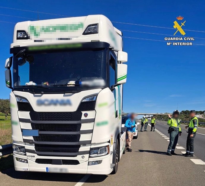 Camión recuperado por la Guardia Civil