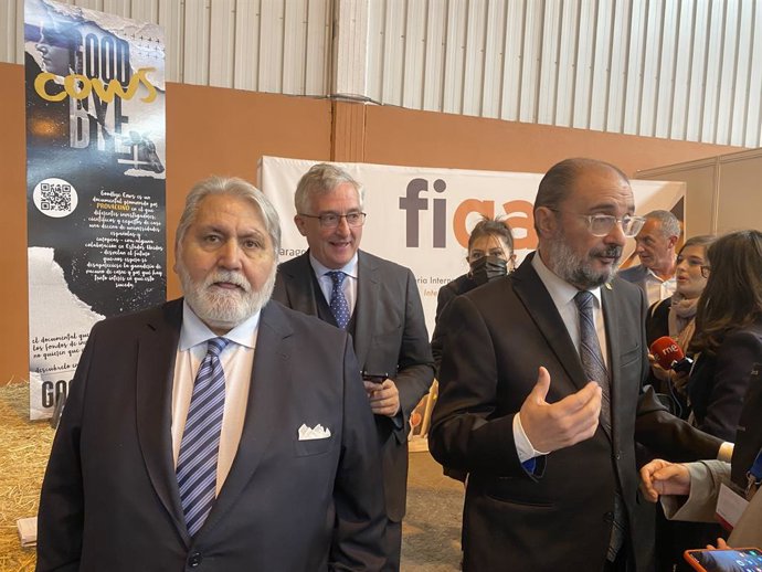 El presidente del Gobierno de Aragón, Javier Lambán; el consejero de Agricultura, Ganadería y Medio Ambiente, Joaquín Olona; y el presidente de Feria Zaragoza, Manuel Teruel.