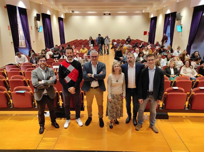 Autoridades en la inauguración de la jornada de transformación digital personal.