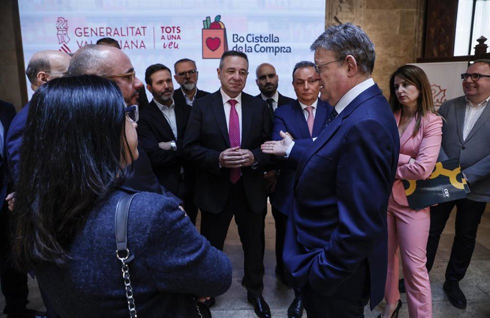 El 'president' de la Generalitat, Ximo Puig, participa en la presentación del bono de ayuda para la cesta de la compra, que ayudará a medio millón de valencianos