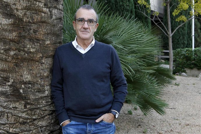 Archivo - El vicepresidente del Govern y conseller de Transición Energética, Sectores Productivos y Memoria Democrática, Juan Pedro Yllanes, durante una entrevista para Europa Press, a 4 de noviembre de 2021, en Palma, Mallorca, Baleares (España).