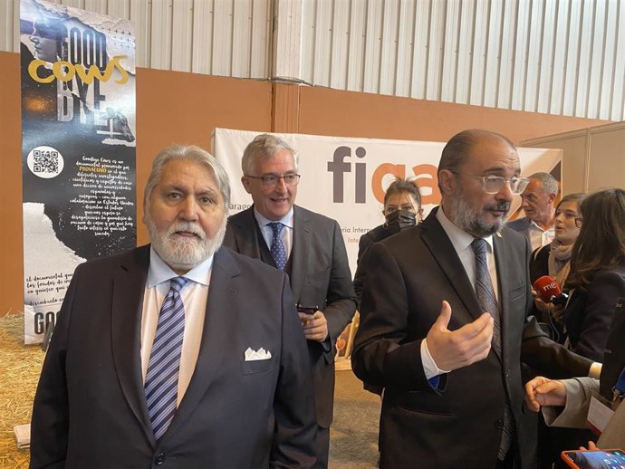 El presidente del Gobierno de Aragón, Javier Lambán; el consejero de Agricultura, Ganadería y Medio Ambiente, Joaquín Olona; y el presidente de Feria Zaragoza, Manuel Teruel.