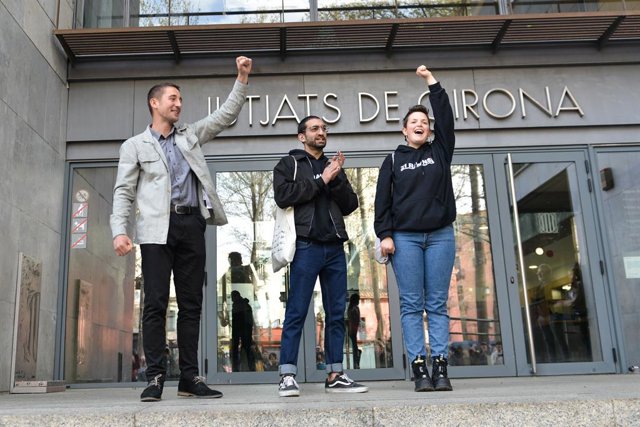 Els encausats per tallar les vies de l'AVE per l'1-O