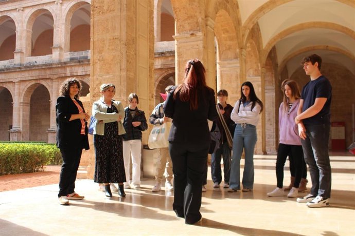 La Conselleria de Educación presenta el Aula Didáctica de la Memoria Democrática, que se ubica en San Miguel de los Reyes. 