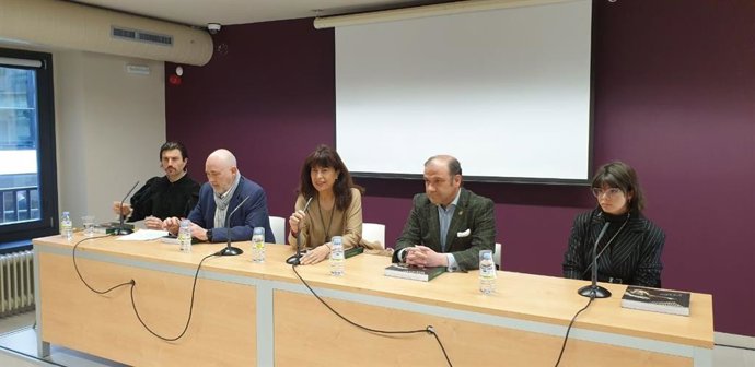 (IZQ A DER): Actor Que Ha Representa A Gregorio Fernández; Fotógrafo José María Pérez Concelllón; Concejala Cultura  Y Turismo De Valladolid, Ana Redondo; Presidente De La Junta De Cofradías, Miguel Vegas, Y Una De Las Autoras De Textos, Leia Carazo