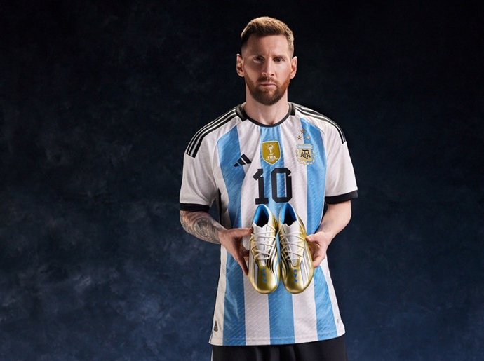 Leo Messi, ocn sus nuevas adidas 'Leyenda, la victoria'.