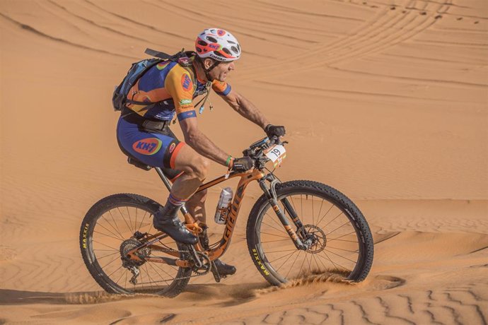 Archivo - El ciclista Abraham Olano participará con el equipo KH-7 en la Titan Desert Morocco 2023