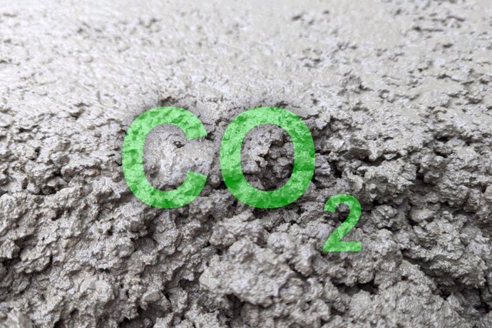 La introducción de aditivos en los procesos de fabricación de hormigón podría reducir la considerable huella de carbono del material sin alterar sus propiedades mecánicas a granel, según muestra un estudio del MIT.