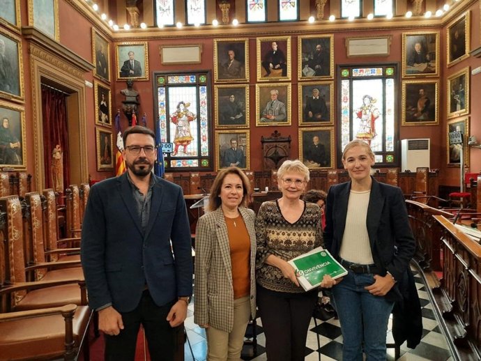 Eva Pomar (CS) durante el pleno de la Defensora de la Ciudadanía de Palma