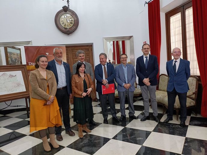 Diputación, SES y CCMI firman un convenio para impulsar la cirugía robótica en el Hospital Universitario de Cáceres