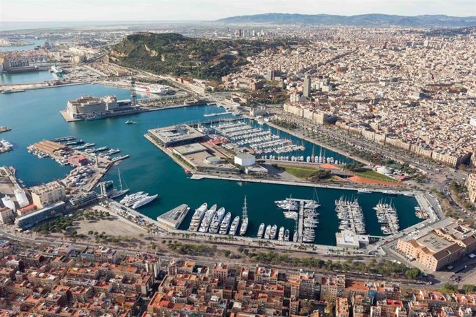 Imagen áerea del puerto de Barcelona, sede de la 37 Copa América de vela