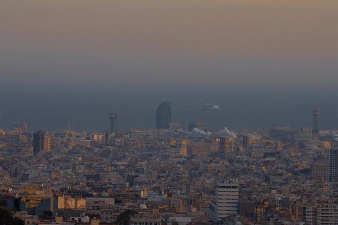 Archivo - Vista panorámica de la ciudad de Barcelona, a 31 de diciembre de 2022, en Barcelona, Cataluña (España).