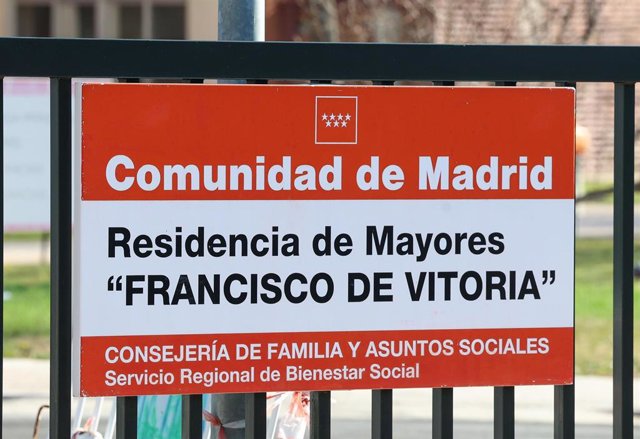Cartel de entrada a la residencia de Francisco de Vitoria.