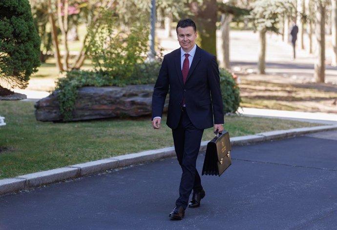 El nuevo ministro de Industria, Comercio y Turismo, Héctor Gómez, a su llegada a la reunión del Consejo de Ministros, en el Palacio de La Moncloa, a 28 de marzo de 2023, en Madrid (España).