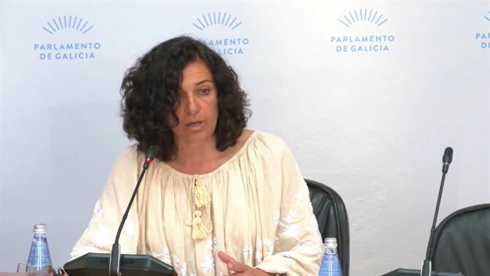 La presidenta de Portos de Galicia, Susana Lenguas, en la Comisión 8, de Pesca e Marisqueo, del Parlamento de Galicia.