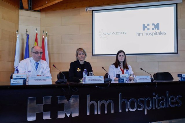 El director de HM CIOCC, el doctor Antonio Cubillo; la directora de operaciones de Amadix, Elena Sánchez-Viñés, y la coordinadora de prevencion y diagnóstico hipertemprano de HM Madrid, la doctora Paloma Peinado, en la rueda de prensa de este martes.