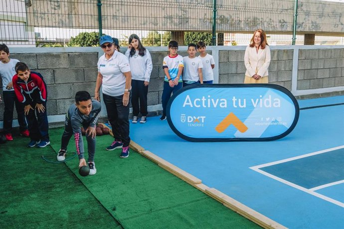 La consejera de Deportes del Cabildo de Tenerife, Concdpción Rivero, en una demostración del proyecto 'Lo Nuestro en tu Centro'