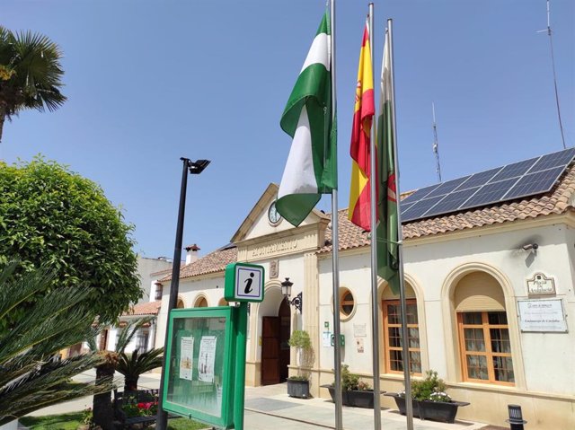Ayuntamiento de Encinarejo, en la Plaza de Andalucía de la ELA.