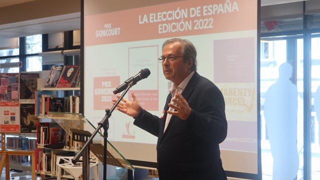 El escritor Javier Moro, presidente del Jurado del Premio Goncourt en la elección de España, en el anuncio del ganador.