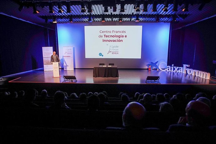 Nota De Prensa Y Fotografías. Centro Francés De Tecnología E Innovación