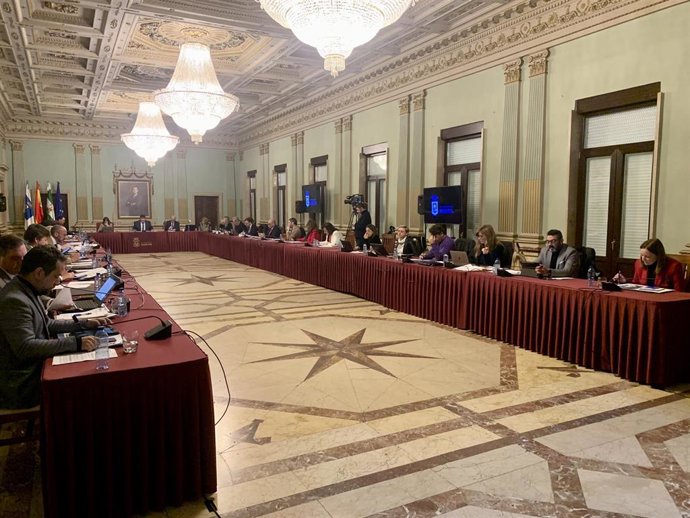 Archivo - Pleno del Ayuntamiento de Huelva.