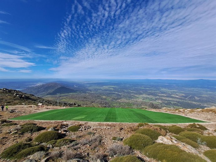 La pista de despegue de vuelo libre del Pico Pitolero en Cabezabellosa (Cáceres) se inaugura este jueves  
