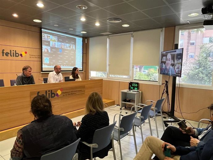Reunión en la Felib con representantes del Govern.