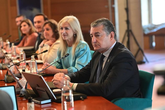 El consejero de Presidencia, Interior, Diálogo Social y Simplificación Administrativa, Antonio Sanz, durante el Consejo de Gobierno de la Junta de Andalucía en Sierra Nevada, a 28 de marzo de 2023 en Granada (Andalucía, España)