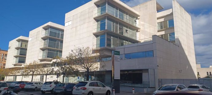 Archivo - Edificio que alberga la Delegación de Desarrollo Educativo y Formación Profesional de la Junta en Huelva. 