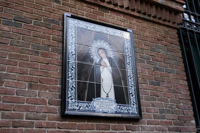 Archivo - Mosaico dedicado a la Virgen de la Paloma.