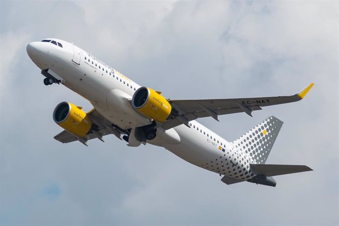 Archivo - Avión de Vueling