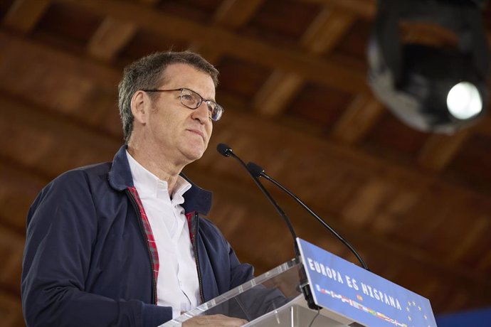 El presidente del Partido Popular, Alberto Núñez Feijóo, interviene durante la Fiesta de la Hispanidad del PP, en el Auditorio del Parque El Paraíso, a 25 de marzo de 2023, en Madrid (España).