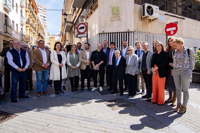 Inauguración del relieve de José Manuel de Lara realizado por el escultor Alberto Germán Franco.