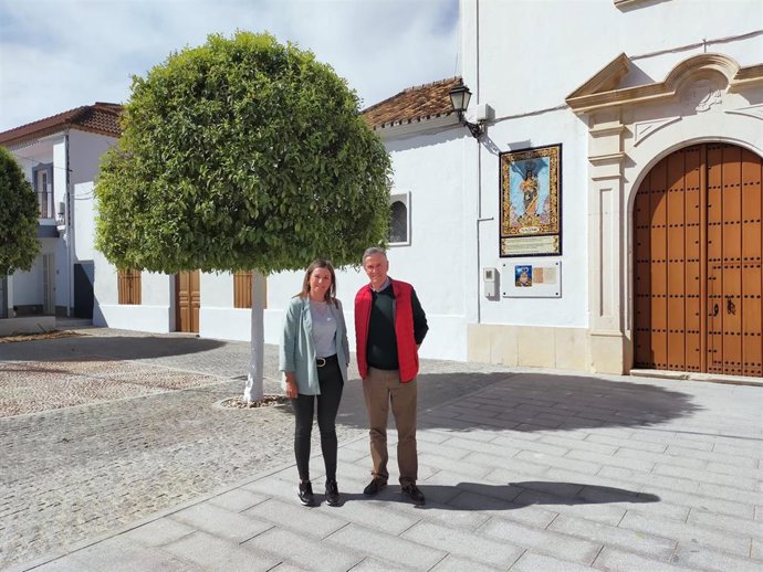 La delegada de Justicia, Administración Local y Función Pública de la Junta, Raquel López, en su visita a La Guijarrosa.