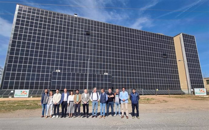 Harinera Riojana instala la fachada solar fotovoltaica más grande de España