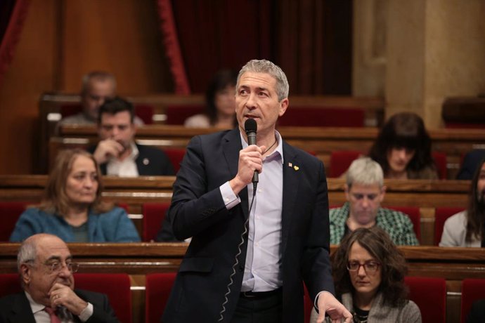 El conseller de Educación, Josep Gonzlez-Cambray, en el pleno del Parlament, a 9 de marzo de 2023.