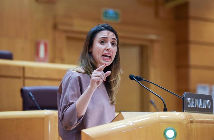 La ministra de Igualdad, Irene Motero, interviene durante una sesión de control al Gobierno en el Senado, a 28 de marzo de 2023, en Madrid (España).
