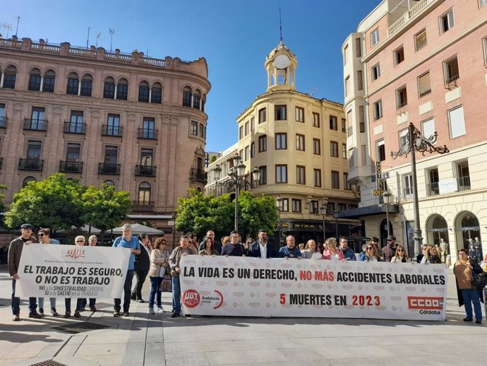 Concentración sindical en las Tendillas contra la siniestralidad laboral en Córdoba.