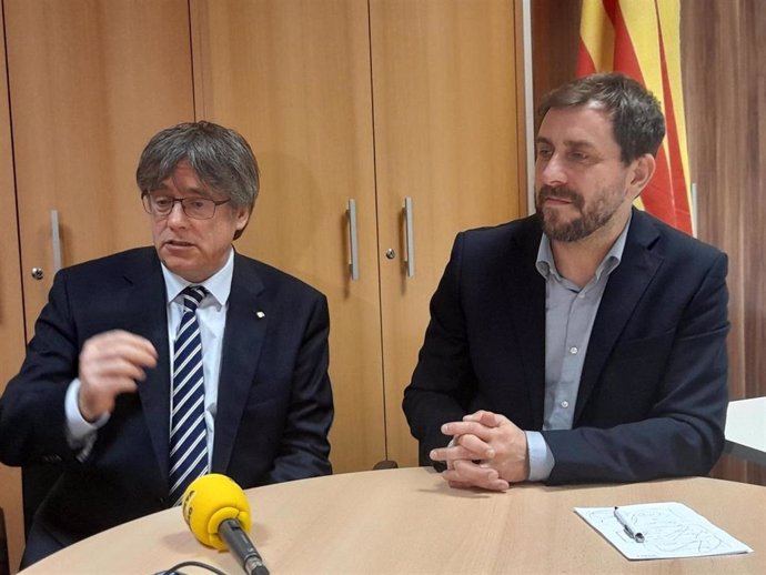 Archivo - El expresidente de la Generalitat Carles Puigdemont junto al exconseller y eurodiputado Toni Comín en una foto de archivo