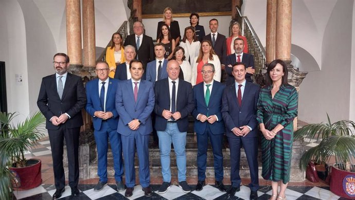 Foto de grupo de la reunión del PFEA