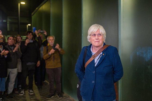 La eurodiputada y exconsellera de la Generalitat Clara Ponsatí a su salida de la Ciutat de la Justícia tras declarar 