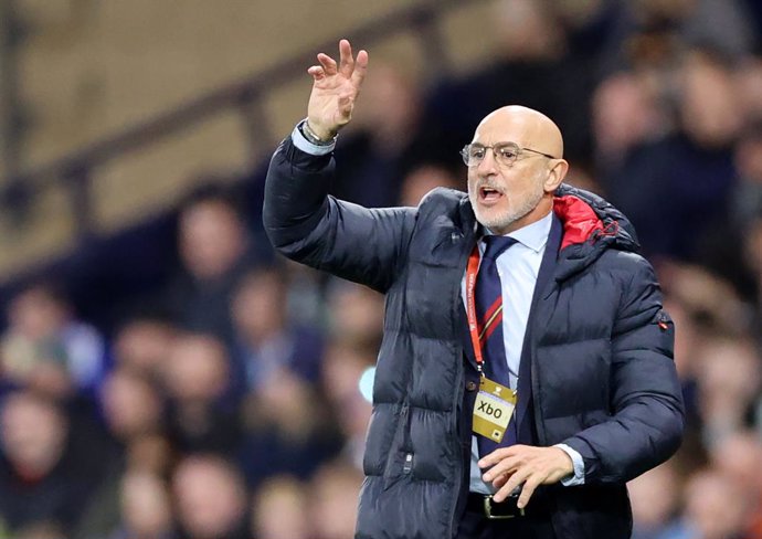 28 March 2023, United Kingdom, Glasgow: Spain manager Luis de la Fuente gestures on the touchline during the UEFA Euro 2024 qualifying group A soccer match between Scotland and Spain at Hampden Park. Photo: Steve Welsh/PA Wire/dpa