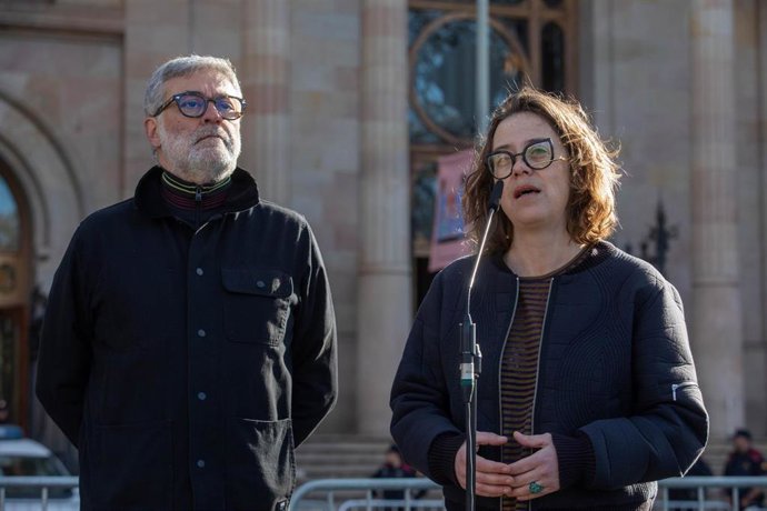 La diputada de la CUP Eullia Reguant atiende a los periodistas al acompañar a la conseller ade Acción Exterior, Meritxell Serret, a su juicio por presunta desobediencia por el 1-O, a miércoles 29 de marzo de 2023