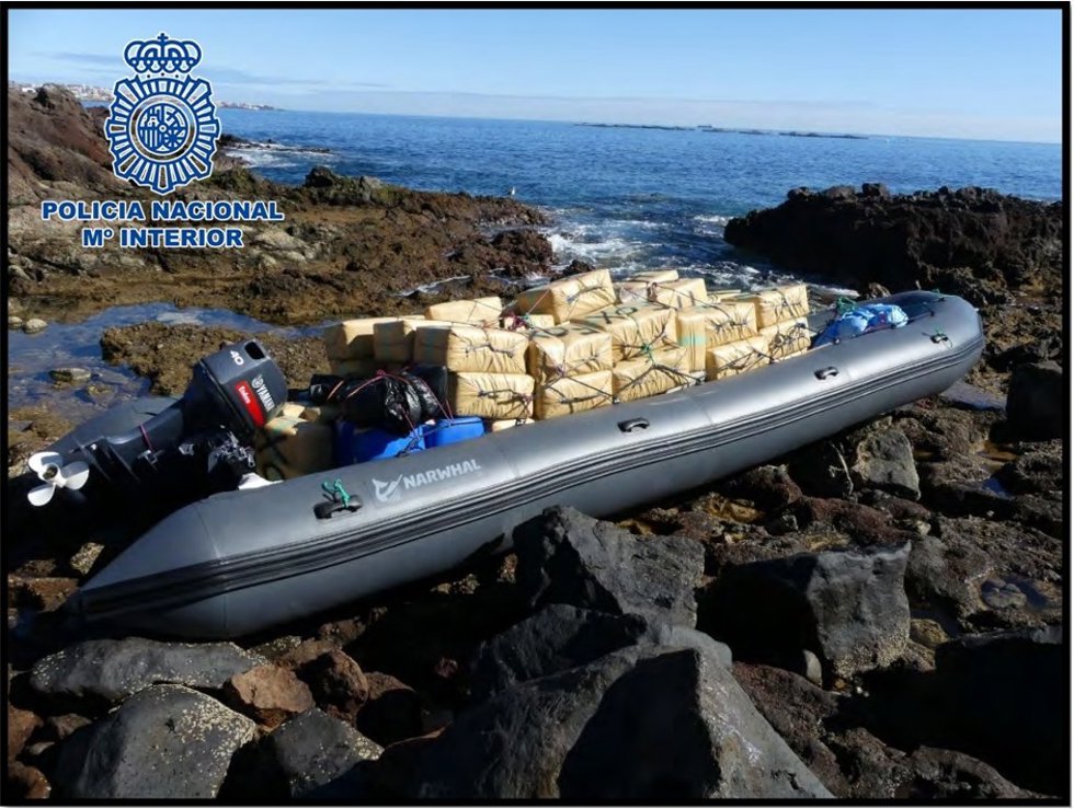 Neumática cargada con fardos de hachís en la costa de Telde (Gran Canaria)