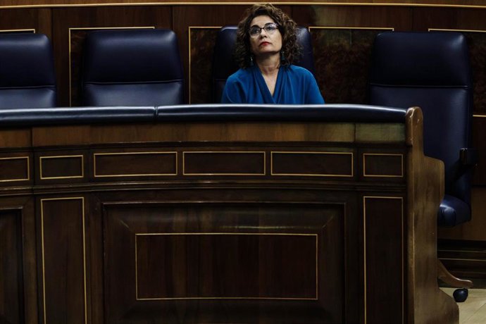 Archivo - La ministra de Hacienda y Función Pública, María Jesús Montero, durante una sesión plenaria en el Congreso de los Diputados, a 14 de febrero de 2023, en Madrid (España). El Pleno del Congreso debate y vota hoy una proposición de ley impulsada 