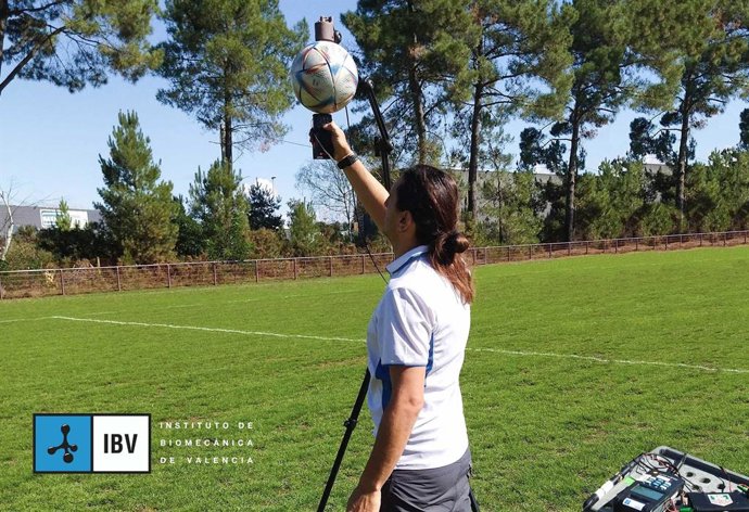 Archivo - Arxiu- L'IBV, únic centre acreditat per la FIFA per a certificar camps de gespa natural