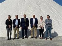 La Junta subraya la vinculación de la Salina Santa María con la conservación medioambiental del entorno