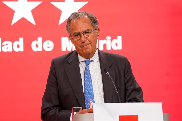 Archivo - El consejero de Educación, Universidades, Ciencia y portavoz de la Comunidad de Madrid,  Enrique Ossorio, comparece en rueda de prensa tras la reunión del Consejo de Gobierno de la Comunidad de Madrid, a 7 de julio de 2021, en Madrid, (España)