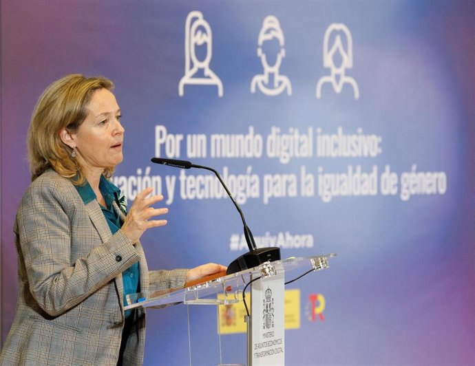 La vicepresidenta primera y ministra de Asuntos Económicos y Transformación Digital, Nadia Calviño, interviene durante la inauguración de la jornada 'Mujeres protagonistas en la era digital', en el Ministerio de Asuntos Económicos, a 6 de marzo de 2023.